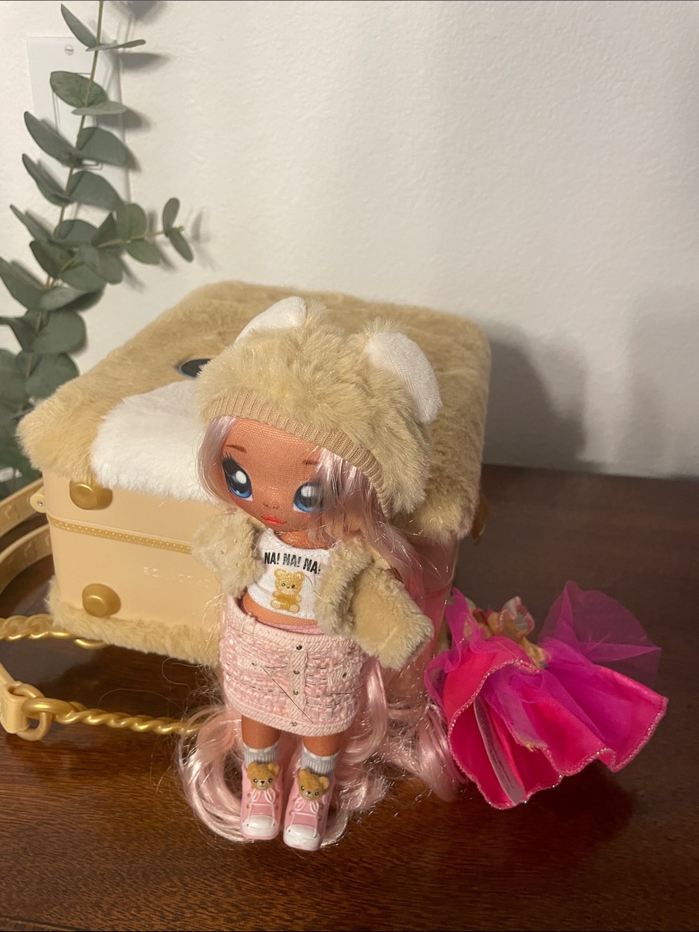 Na Na Na Surprise 3-in-1 Backpack Bedroom Playset Sarah Snuggles Fashion Doll